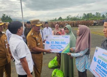 Hari Pertama Berkantor, Bupati dan Wakil Bupati Kerinci Tunjukan Komitmen Untuk Melayani Masyarakat