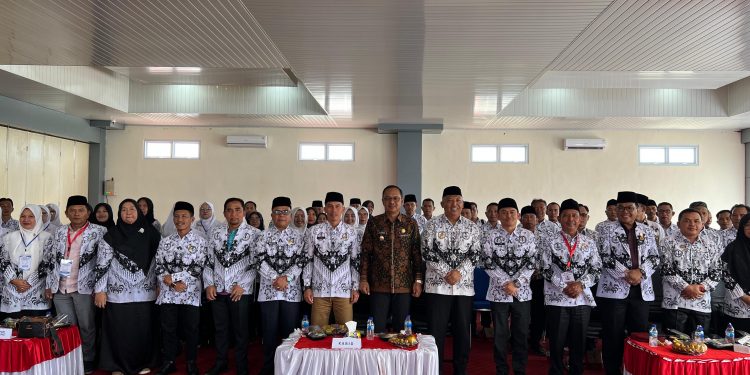 Wakil Bupati Kerinci Murison, Secara Resmi Membuka Konferensi PGRI Kabupaten Kerinci