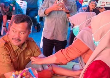 Bupati Kerinci Monadi Donorkan Darah pada Peringatan Hari Lahir Kejaksaan RI ke-80